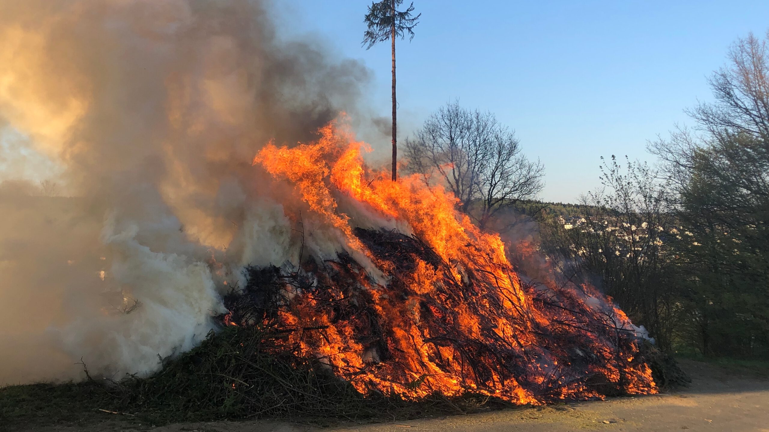 MÖLLMICKER OSTERFEUER